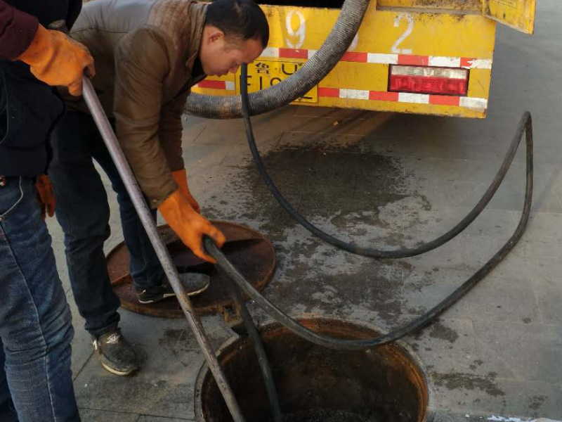 南昌市政公路地下管道清淤 青山湖油池淤泥 汽车抽粪