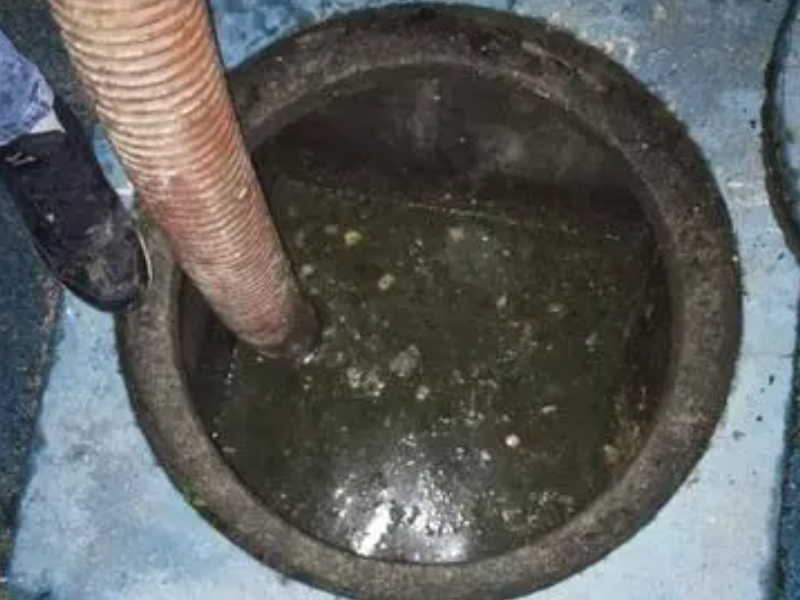 青山区红卫路抽粪车专业清吸化粪池隔油池效果看得见
